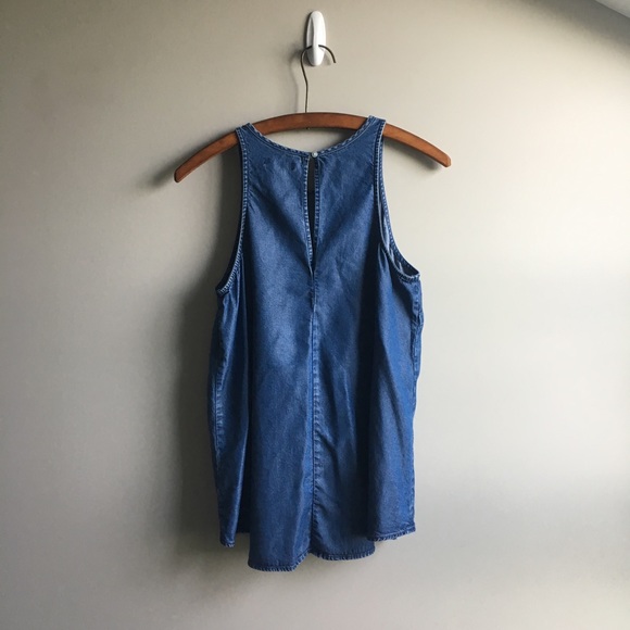 ⚪3/$15 GAP chambray tank top with keyhole back and halter style neck size small - Picture 7 of 13